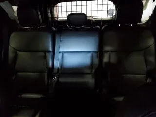 2022 Ford Police Interceptor Utility z VIN 1FM5K8AWXNNA07173, wystawiony jako Copart lot #49063355 z przebiegiem 22 888 mil mil oraz Nie do naprawy. Historia ofert i sprzedaży dostępna na DreamBid. Obrazek 10.