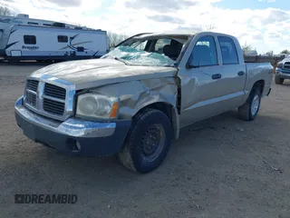 2005 Dodge Dakota SLT with VIN 1D7HW48N45S199371, listed as a IAAI auction lot 41792900 with 170,893 mi miles. Bid and sale history available at carsss.com. Image 2.