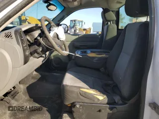 2009 Chevrolet Silverado 1500 Work Truck with VIN 1GCEC14X39Z205735, listed as a Copart auction lot 86664164 with 209,519 mi miles and Salvage Title. Bid and sale history available at DreamBid. Image 7.