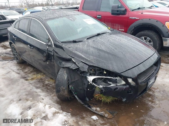 2013 Volvo S60 T5 with VIN YV1612FH9D2175741, listed as a IAAI auction lot 41324252 with NaN miles. Bid and sale history available at carsss.com. Image 1.