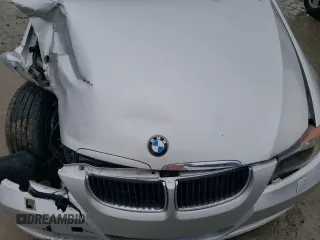 2006 BMW 3 Series 325i z VIN WBAVB13596KX46910, wystawiony jako Copart lot #60641585 z przebiegiem Nie podano mil oraz Nie do naprawy • Non repairable. Historia ofert i sprzedaży dostępna na DreamBid. Obrazek 11.