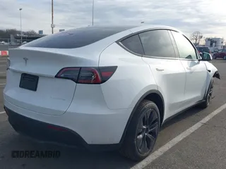 2025 Tesla Model Y Long Range with VIN 7SAYGDEE1SA343429, listed as a IAAI auction lot 41504455 with 1,284 mi miles and . Bid and sale history available at carsss.com. Image 4.
