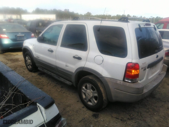 2001 Ford Escape XLT with VIN 1FMYU03171KE99182, listed as a IAAI auction lot 40856356 with 176,540 mi miles. Bid and sale history available at carsss.com. Image 3.
