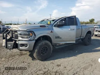 2020 Ram 2500 Laramie z VIN 3C6UR5NL8LG274089, wystawiony jako Copart lot #55330195 z przebiegiem 24 551 mil mil oraz Szkoda całkowita • Salvage title. Historia ofert i sprzedaży dostępna na DreamBid. Obrazek 1.