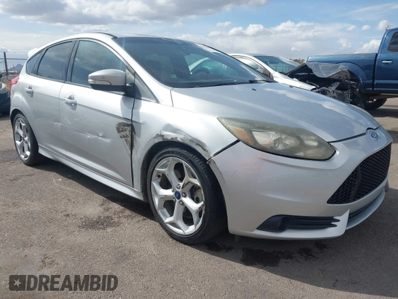 2014 Ford Focus ST with VIN 1FADP3L94EL422471, listed as a IAAI auction lot 41950492 with 80,440 mi miles and . Bid and sale history available at carsss.com. Image 1.