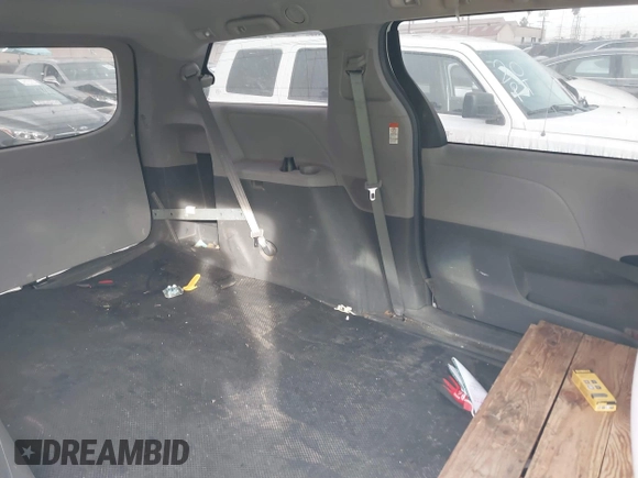 2017 Toyota Sienna L with VIN 5TDZZ3DC7HS840675, listed as a IAAI auction lot 41013412 with 284,664 mi miles and . Bid and sale history available at DreamBid. Image 8.
