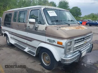 1989 Chevrolet Chevy Van z VIN 1GBEG25K3K7108022, wystawiony jako IAAI lot #42105947 z przebiegiem 51 822 mil mil oraz . Historia ofert i sprzedaży dostępna na DreamBid. Obrazek 1.