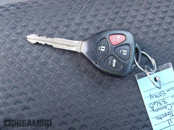 2011 Toyota Camry LE z VIN 4T1BF3EKXBU773360, wystawiony jako IAAI lot #41991860 z przebiegiem 201 251 mil mil oraz . Historia ofert i sprzedaży dostępna na DreamBid. Obrazek 11.