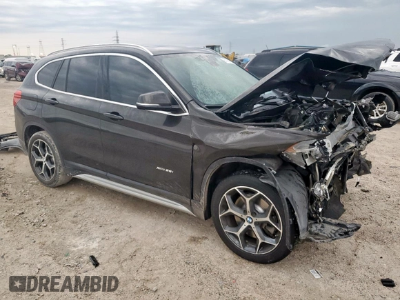 2017 BMW X1 xDrive28i z VIN WBXHT3C35H5F71683, wystawiony jako Copart lot #57761785 z przebiegiem 78 220 mil mil oraz Czysty tytuł • Clean title. Historia ofert i sprzedaży dostępna na DreamBid. Obrazek 4.