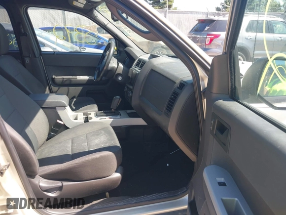 2012 Ford Escape XLT с VIN 1FMCU9DG9CKC62438, выставлен на аукционе IAAI как лот 42655392 с пробегом 129 503 миль миль и . История ставок и продаж доступна на DreamBid. Изображение 5.