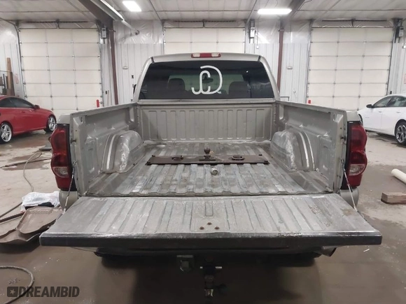 2003 Chevrolet Silverado 2500HD LS with VIN 1GCHK23133F136475, listed as a IAAI auction lot 41609322 with 233,193 mi miles. Bid and sale history available at carsss.com. Image 17.