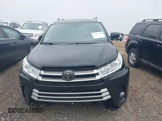 2018 Toyota Highlander SE with VIN 5TDJZRFH3JS543823, listed as a IAAI auction lot 42491705 with 110,801 mi miles and . Bid and sale history available at DreamBid. Image 12.