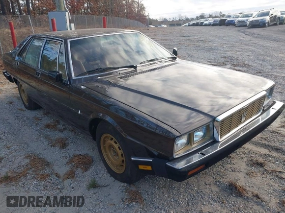 1982 Maserati Quattroporte z VIN ZAMBC1102CA301920, wystawiony jako IAAI lot #41297603 z przebiegiem 62 287 mil mil oraz . Historia ofert i sprzedaży dostępna na DreamBid. Obrazek 1.