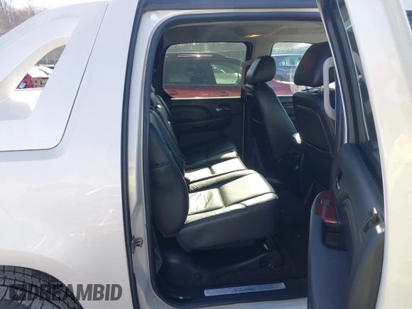 2011 Cadillac Escalade EXT Luxury with VIN 3GYT4MEF3BG221610, listed as a IAAI auction lot 40902182 with 81,580 mi miles. Bid and sale history available at carsss.com. Image 8.