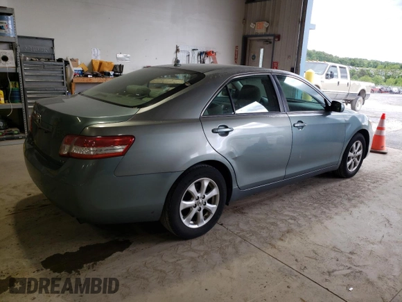 2010 Toyota Camry z VIN JTNBF3EK3A3002517, wystawiony jako Copart lot #57753675 z przebiegiem 196 094 mil mil oraz Szkoda całkowita • Salvage title. Historia ofert i sprzedaży dostępna na DreamBid. Obrazek 3.