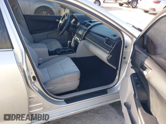 2012 Toyota Camry L z VIN 4T1BF1FK7CU001984, wystawiony jako IAAI lot #41585144 z przebiegiem 20 585 mil mil oraz . Historia ofert i sprzedaży dostępna na DreamBid. Obrazek 5.