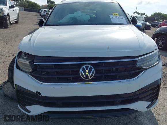 2022 Volkswagen Tiguan SE R-Line Black z VIN 3VVCB7AX5NM007401, wystawiony jako IAAI lot #41630458 z przebiegiem 55 635 mil mil oraz . Historia ofert i sprzedaży dostępna na DreamBid. Obrazek 13.