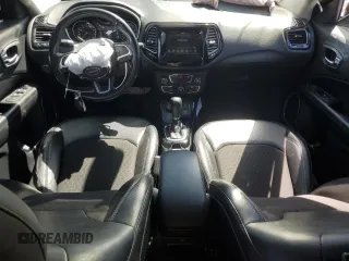 2020 Jeep Compass Latitude z VIN 3C4NJDBB2LT161837, wystawiony jako Copart lot #57730035 z przebiegiem 37 689 mil mil oraz Szkoda całkowita • Salvage title. Historia ofert i sprzedaży dostępna na DreamBid. Obrazek 8.