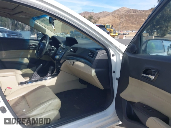 2014 Acura ILX Tech Pkg with VIN 19VDE1F76EE004171, listed as a IAAI auction lot 41134838 with 269,683 mi miles. Bid and sale history available at carsss.com. Image 5.