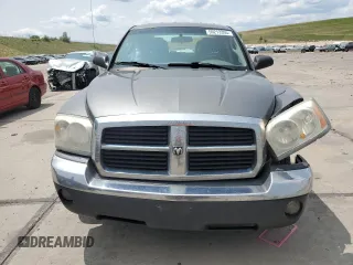 2005 Dodge Dakota SLT z VIN 1D7HW48K15S353766, wystawiony jako Copart lot #59213395 z przebiegiem 182 659 mil mil oraz Szkoda całkowita • Salvage title. Historia ofert i sprzedaży dostępna na DreamBid. Obrazek 5.