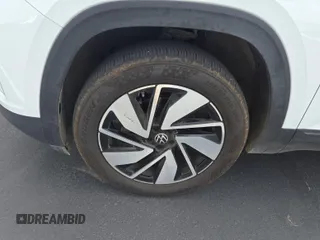 2024 Volkswagen Atlas SE with VIN 1V2HR2CA9RC564720, listed as a IAAI auction lot 42734280 with 22,207 mi miles and . Bid and sale history available at DreamBid. Image 1.