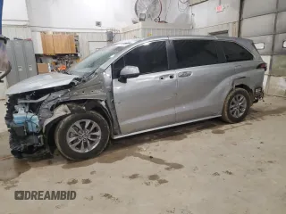 2022 Toyota Sienna XLE with VIN 5TDYRKEC3NS085248, listed as a Copart auction lot 51474975 with 88,812 mi miles and Salvage Title. Bid and sale history available at carsss.com. Image 1.