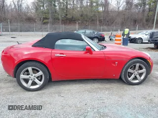2008 Pontiac Solstice z VIN 1G2MC35B28Y126205, wystawiony jako IAAI lot #41690165 z przebiegiem 95 197 mil mil oraz . Historia ofert i sprzedaży dostępna na DreamBid. Obrazek 13.