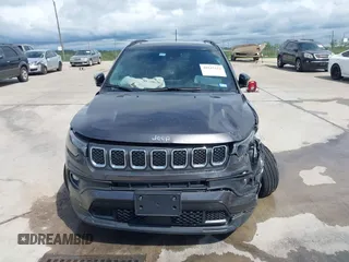 2023 Jeep Compass Latitude Lux с VIN 3C4NJDFN4PT513651, выставлен на аукционе IAAI как лот 40245254 с пробегом 3 545 миль миль и . История ставок и продаж доступна на DreamBid. Изображение 12.