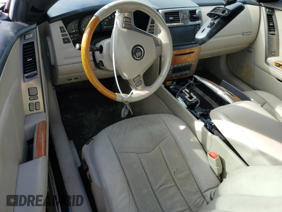 2006 Cadillac XLR z VIN 1G6YV36A965600309, wystawiony jako Copart lot #73937584 z przebiegiem Nie podano mil oraz Szkoda całkowita • Salvage title. Historia ofert i sprzedaży dostępna na DreamBid. Obrazek 8.
