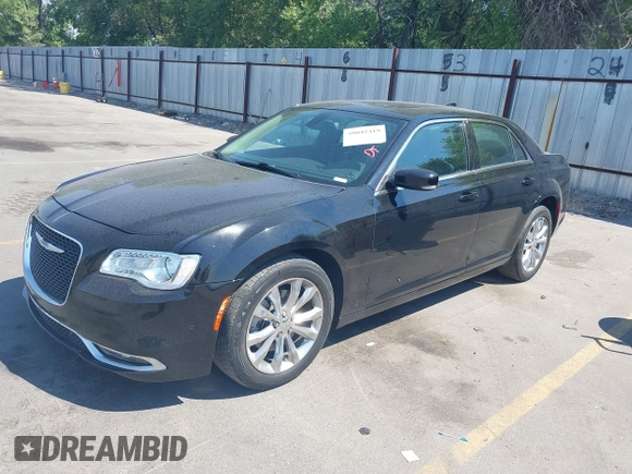 2016 Chrysler 300 Limited z VIN 2C3CCARG7GH314121, wystawiony jako IAAI lot #39842419 z przebiegiem 40 046 mil mil oraz . Historia ofert i sprzedaży dostępna na DreamBid. Obrazek 17.
