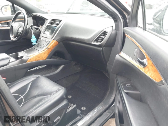 2017 Lincoln MKX Reserve with VIN 2LMPJ8LR8HBL51883, listed as a IAAI auction lot 42243012 with 84,544 mi miles and . Bid and sale history available at DreamBid. Image 5.