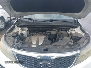 2011 Kia Sorento LX with VIN 5XYKTDA23BG060231, listed as a IAAI auction lot 42142538 with 166,884 mi miles. Bid and sale history available at carsss.com. Image 10.