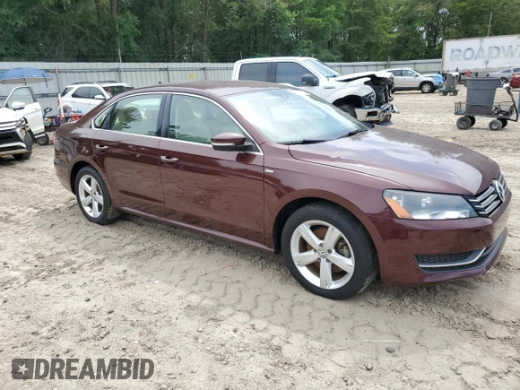 2014 Volkswagen Passat S z VIN 1VWAS7A33EC043895, wystawiony jako Copart lot #58200225 z przebiegiem 111 682 mil mil oraz Czysty tytuł • Clean title. Historia ofert i sprzedaży dostępna na DreamBid. Obrazek 4.