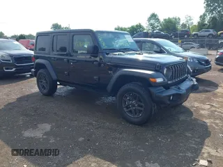 2024 Jeep Wrangler Willys z VIN 1C4PJXDG6RW369077, wystawiony jako IAAI lot #42764367 z przebiegiem 8 659 mil mil oraz . Historia ofert i sprzedaży dostępna na DreamBid. Obrazek 1.