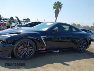 2016 Nissan GT-R Premium с VIN JN1AR5EF8GM290918, выставлен на аукционе IAAI как лот 42476340 с пробегом 23 667 миль миль и . История ставок и продаж доступна на DreamBid. Изображение 14.
