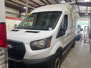 2023 Ford Transit Cargo с VIN 1FTBR3X85PKB85835, выставлен на аукционе IAAI как лот 42819196 с пробегом 5 885 миль миль и . История ставок и продаж доступна на DreamBid. Изображение 1.