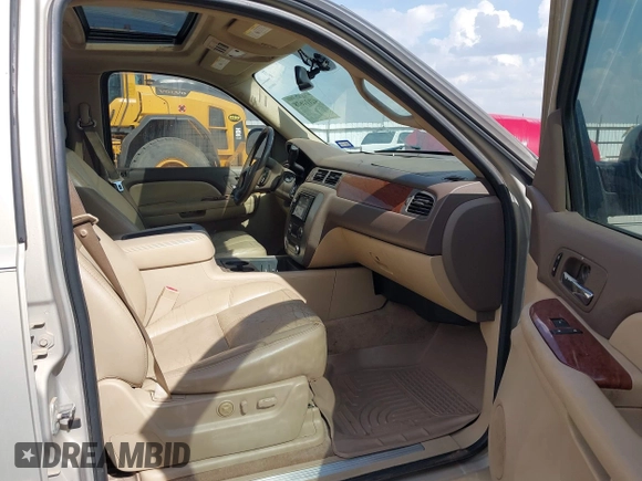 2008 GMC Yukon XL SLT with VIN 1GKFC16058R104137, listed as a IAAI auction lot 42111628 with 285,985 mi miles. Bid and sale history available at carsss.com. Image 5.
