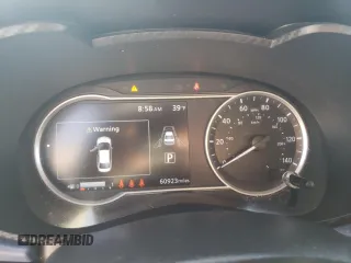 2023 Nissan Versa SV z VIN 3N1CN8EVXPL820278, wystawiony jako Copart lot #51494595 z przebiegiem 60 923 mil mil oraz Szkoda całkowita • Salvage title. Historia ofert i sprzedaży dostępna na DreamBid. Obrazek 9.