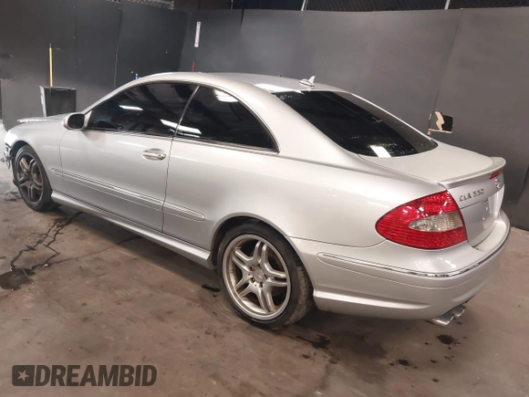 2009 Mercedes-Benz CLK 550 z VIN WDBTJ72H09F265130, wystawiony jako IAAI lot #42436761 z przebiegiem 133 527 mil mil oraz . Historia ofert i sprzedaży dostępna na DreamBid. Obrazek 3.