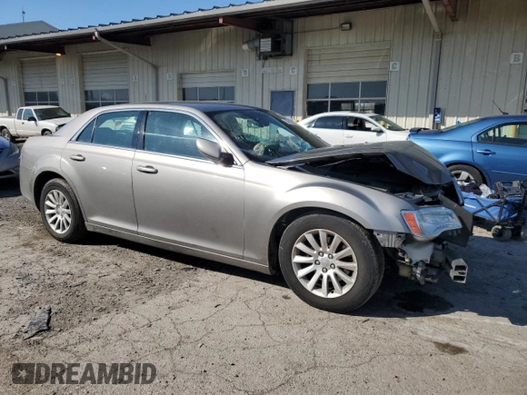 2014 Chrysler 300 z VIN 2C3CCAAG3EH141528, wystawiony jako Copart lot #53688225 z przebiegiem 132 298 mil mil oraz Szkody całkowita. Historia ofert i sprzedaży dostępna na DreamBid. Obrazek 4.