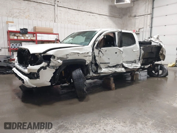 2021 Toyota Tacoma 4WD SR5 with VIN 3TMDZ5BN2MM113108, listed as a IAAI auction lot 41665105 with 1 mi miles. Bid and sale history available at carsss.com. Image 2.