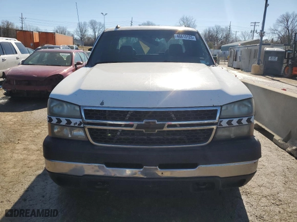 2007 Chevrolet Silverado 2500HD Classic Work Truck with VIN 1GCHC29U27E151141, listed as a Copart auction lot 46613125 with 335,611 mi miles and Clean Title. Bid and sale history available at carsss.com. Image 5.