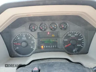 2010 Ford F-250 XL z VIN 1FTSX2B51AEA56414, wystawiony jako Copart lot #54425955 z przebiegiem 84 432 mil mil oraz Szkody całkowita. Historia ofert i sprzedaży dostępna na DreamBid. Obrazek 9.