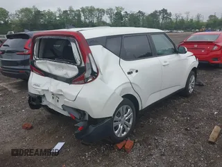 2022 Kia Soul LX z VIN KNDJ23AU5N7812393, wystawiony jako IAAI lot #42275386 z przebiegiem 95 387 mil mil oraz . Historia ofert i sprzedaży dostępna na DreamBid. Obrazek 4.