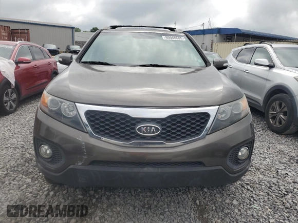 2012 Kia Sorento EX z VIN 5XYKU3A69CG279061, wystawiony jako Copart lot #60088605 z przebiegiem 272 332 mil mil oraz Czysty tytuł • Clean title. Historia ofert i sprzedaży dostępna na DreamBid. Obrazek 5.