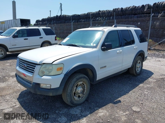 2007 Ford Explorer XLT z VIN 1FMEU63E57UA47477, wystawiony jako IAAI lot #42646649 z przebiegiem 33 296 mil mil oraz . Historia ofert i sprzedaży dostępna na DreamBid. Obrazek 2.