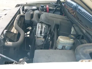 2007 Chevrolet Suburban LTZ z VIN 1GNFC16047R389477, wystawiony jako IAAI lot #42236857 z przebiegiem 212 863 mil mil oraz . Historia ofert i sprzedaży dostępna na DreamBid. Obrazek 19.
