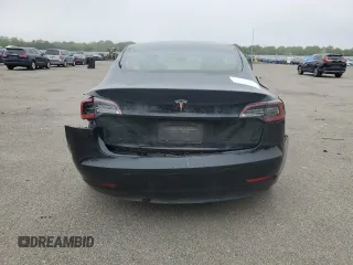 2022 Tesla Model 3 z VIN 5YJ3E1EA9NF285649, wystawiony jako Copart lot #59193635 z przebiegiem Nie podano mil oraz Szkoda całkowita • Salvage title. Historia ofert i sprzedaży dostępna na DreamBid. Obrazek 6.