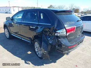 2011 Lincoln MKX with VIN 2LMDJ6JK5BBJ05443, listed as a IAAI auction lot 41871040 with 183,294 mi miles. Bid and sale history available at carsss.com. Image 3.