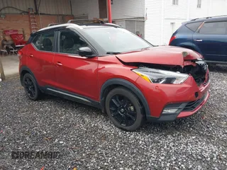 2020 Nissan Kicks SR with VIN 3N1CP5DV4LL565762, listed as a IAAI auction lot 40889527 with 98,722 mi miles. Bid and sale history available at carsss.com. Image 1.